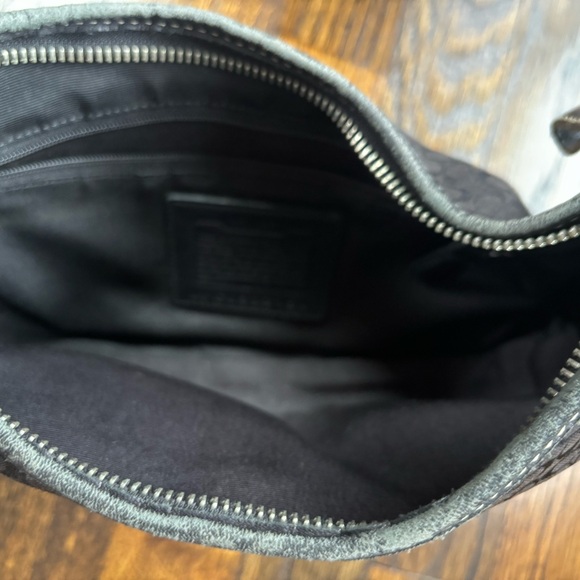 Great condition black Coach fabric, and leather hobo style bag - Picture 4 of 7